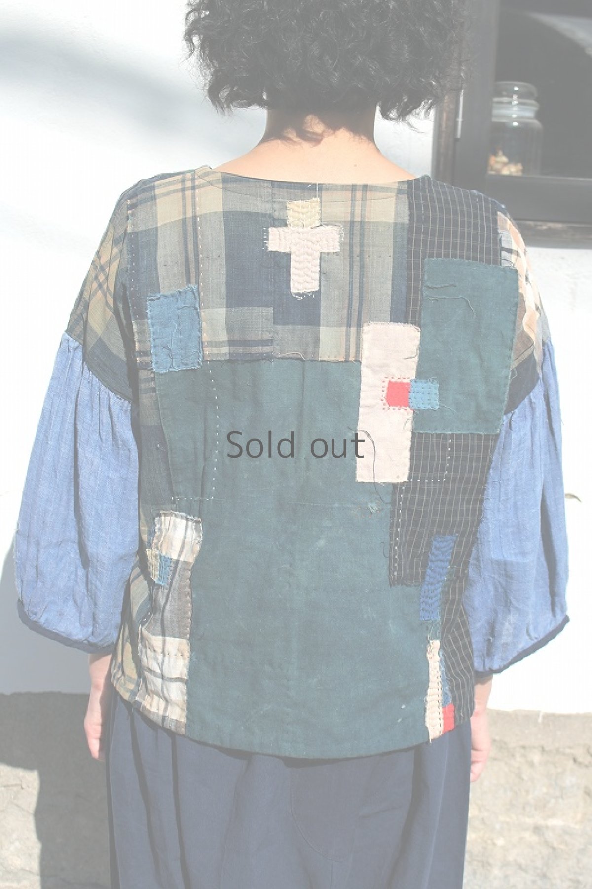 画像4: 【ササキチホ】藍染チェック古布　刺し子ドットのギャザー袖ブラウス (4)