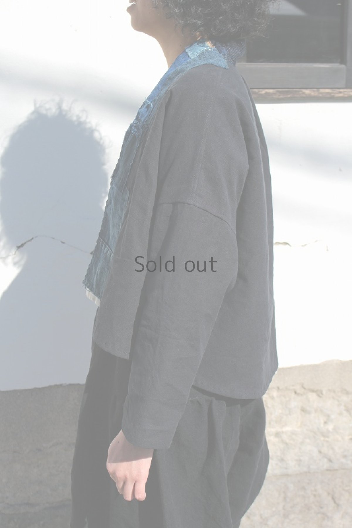 画像3: 【ササキチホ】アンティークリネン×染×古布　つぎはぎBORO衿のショート丈羽織（黒色） (3)