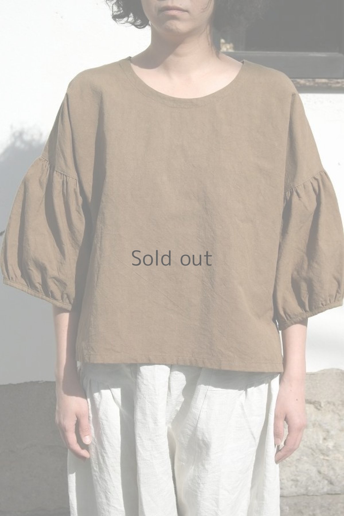 画像2: 【ササキチホ】アンティークリネン×染　バルーン袖　ブラウス（茶色） (2)