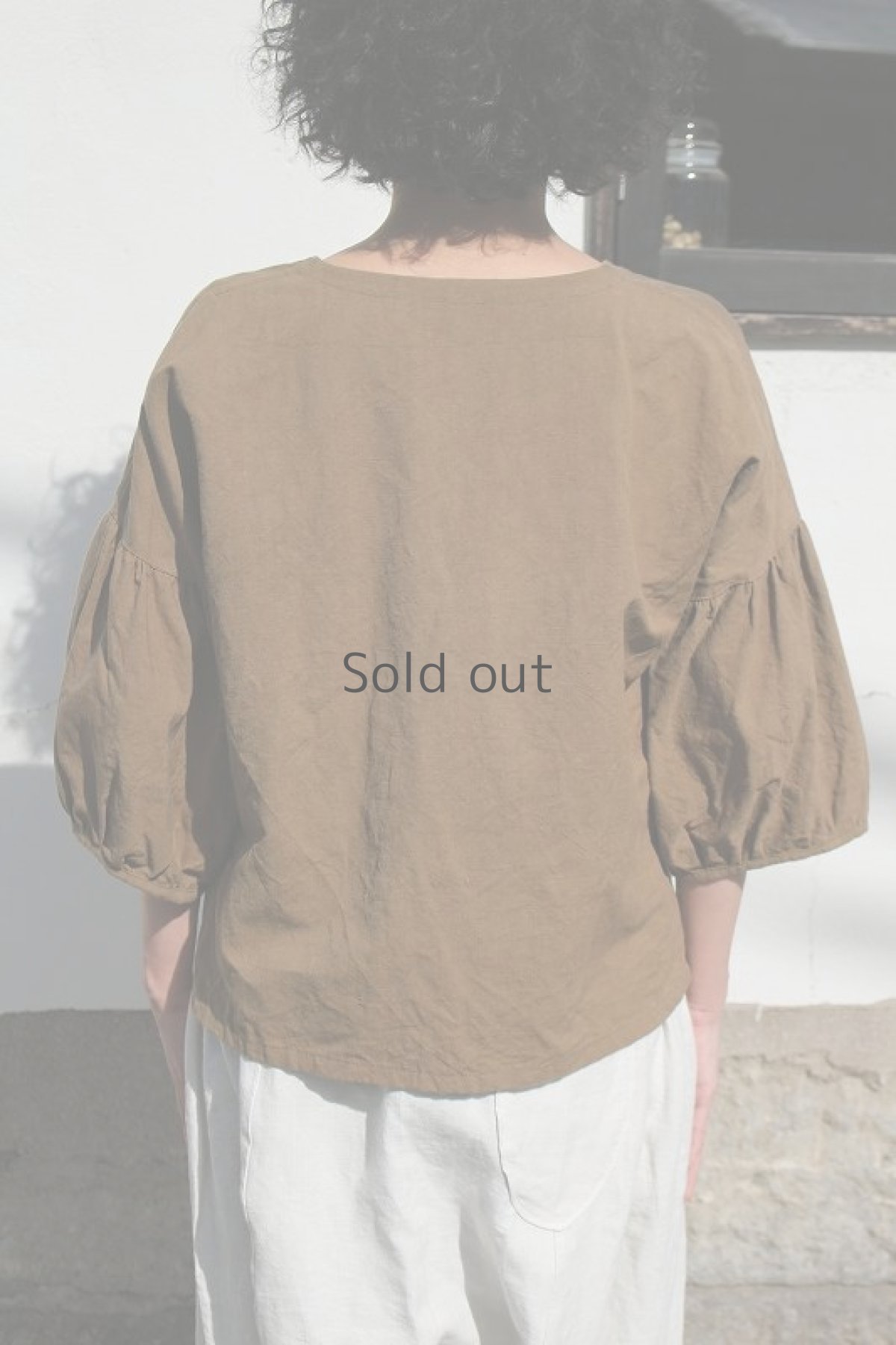 画像4: 【ササキチホ】アンティークリネン×染　バルーン袖　ブラウス（茶色） (4)