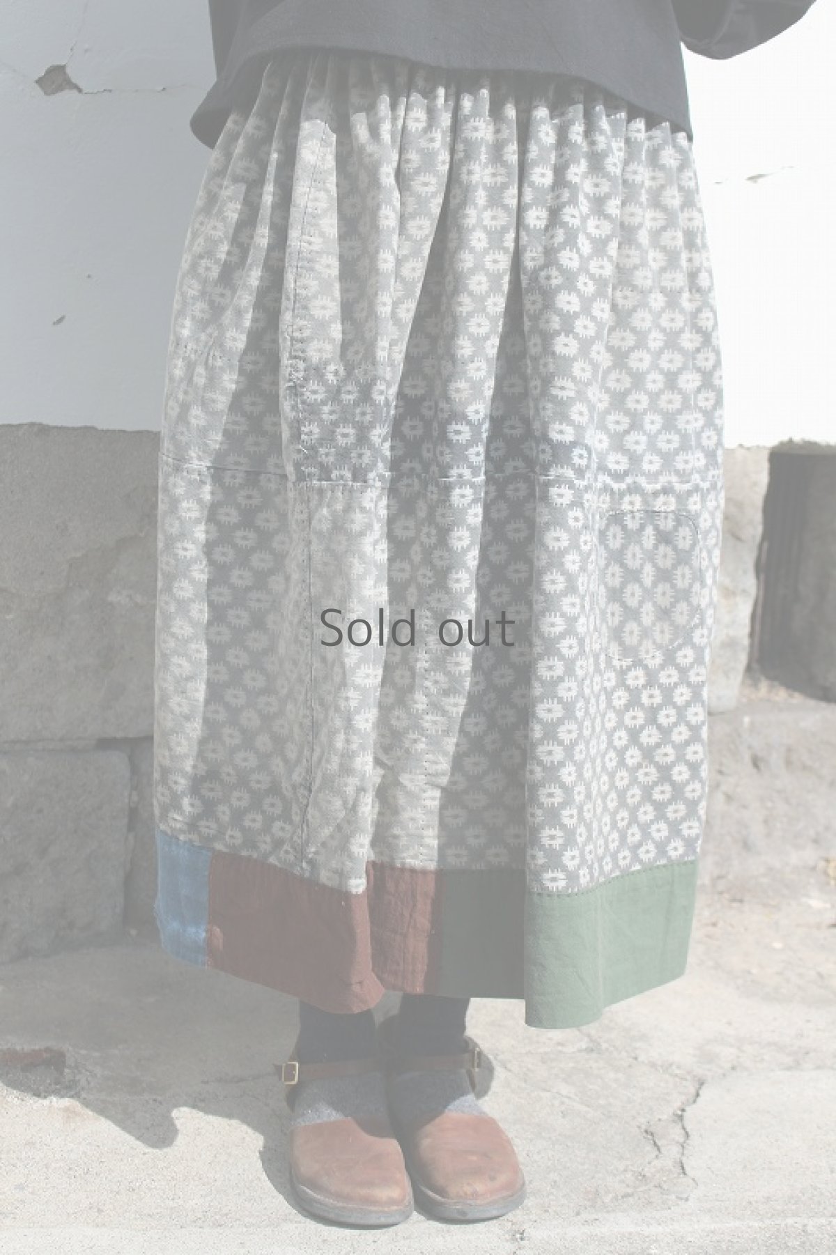 画像1: 【ササキチホ】農婦シリーズ　つぎはぎ古布　リバーシブルスカート（白黒の絣や縞やチェック） (1)