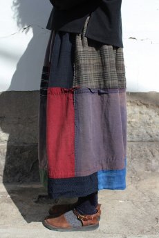 画像2: 【ササキチホ】農婦シリーズ　つぎはぎ古布　リバーシブルスカート（あずき色や紺やストライプ） (2)