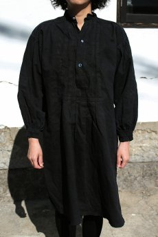 画像2: 【フランス】アンティークリネン×染　スモックロングシャツ（墨黒色） (2)
