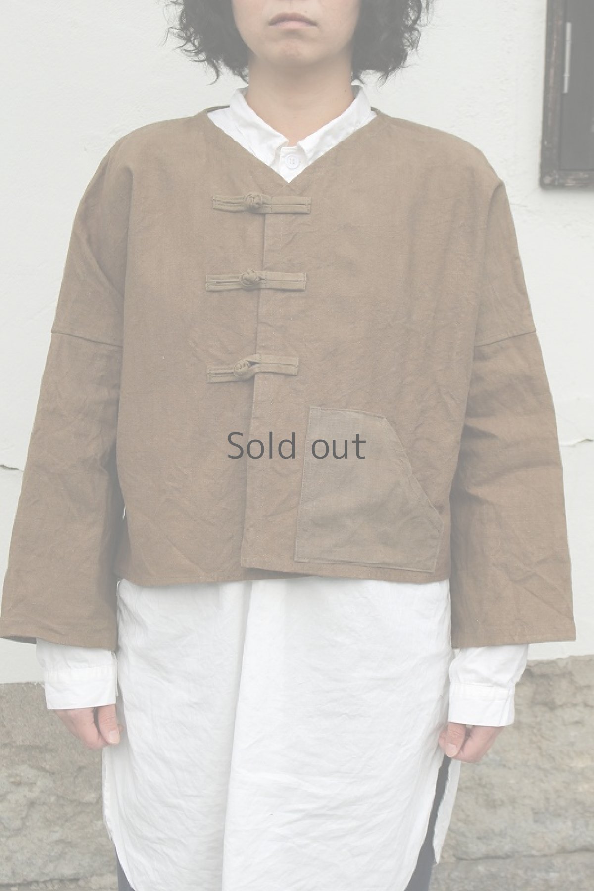 画像2: 【ササキチホ】アンティークリネン×染　チャイナボタン　シャツジャケット（茶色） (2)