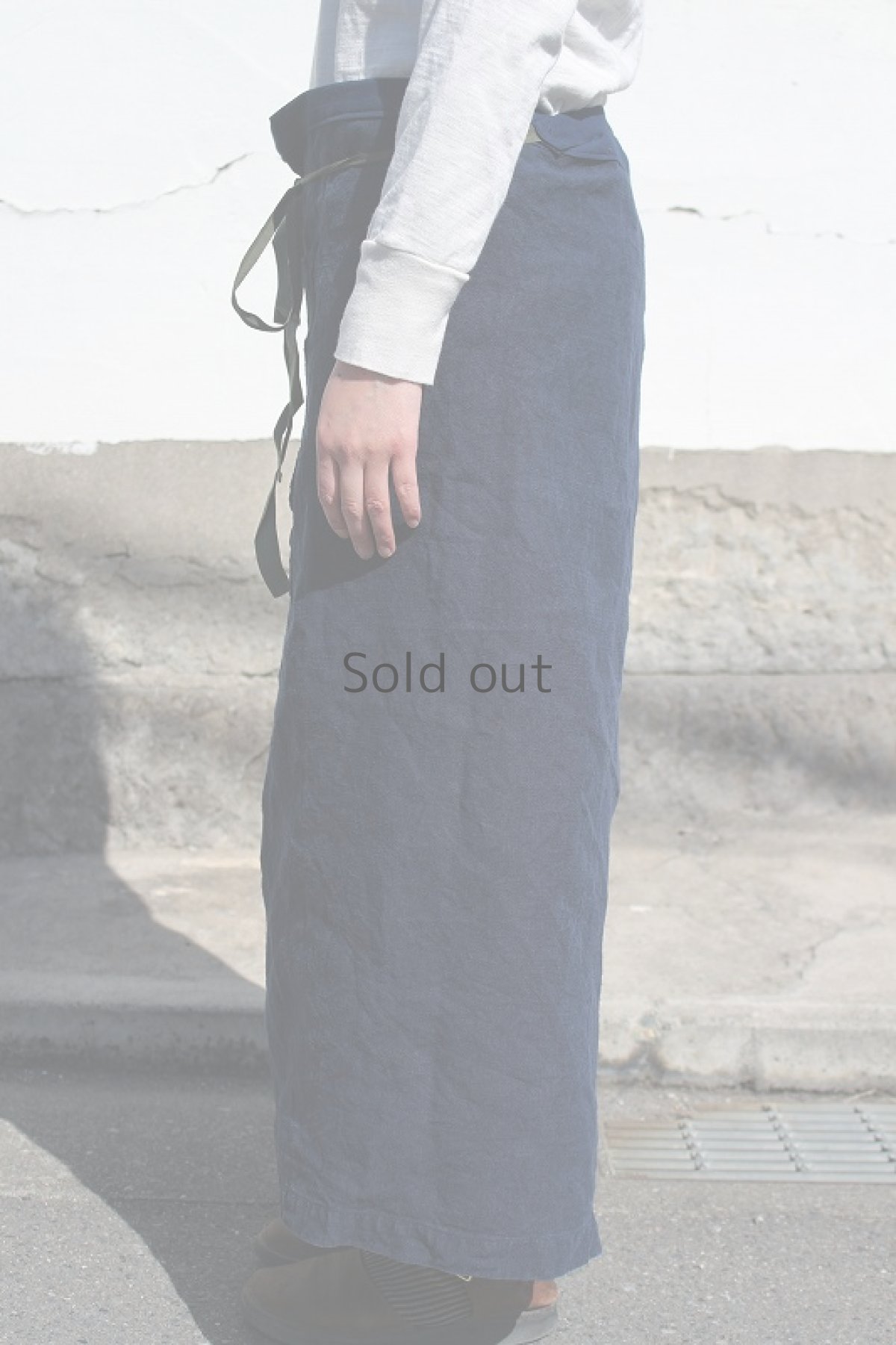 画像2: 【MITSUGU SASAKI】アンティークリネン×染　バリスタエプロン（青藍色） (2)