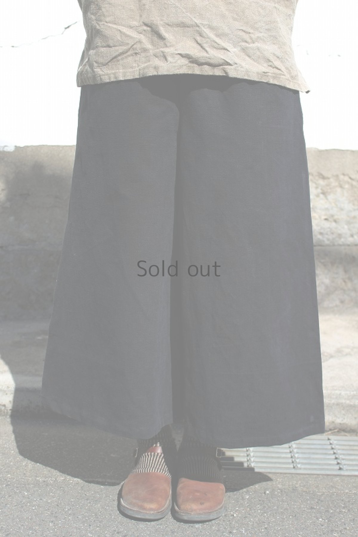 画像2: 【ササキチホ】アンティークリネン×染　ワイドパンツ（黒色） (2)