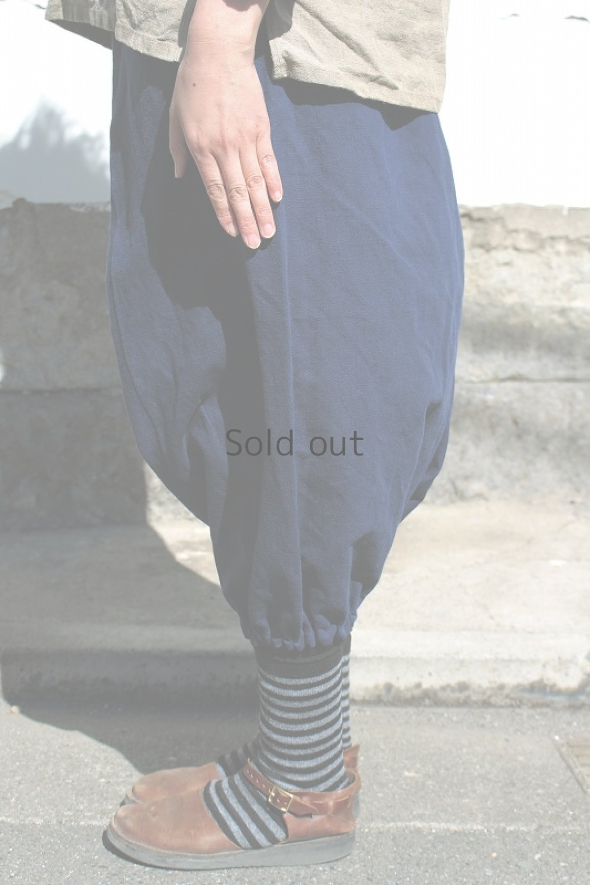 画像3: 【ササキチホ】アンティークリネン×染　サルエルかぼちゃパンツ（青藍色） (3)