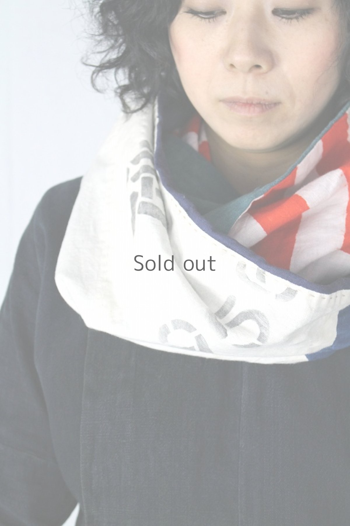 画像4: 【ササキチホ】藍染古布　長めで太めのつぎはぎスヌード（浅葱藍と山梨と紅白） (4)