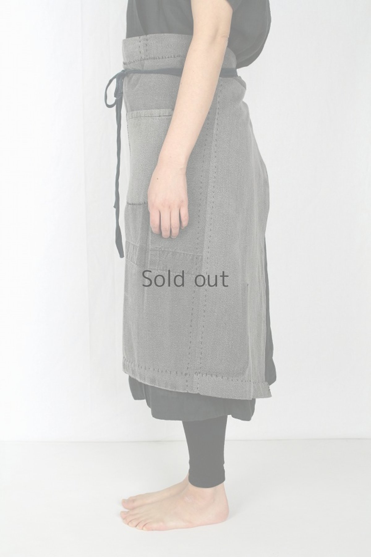 画像2: 【MITSUGU SASAKI】ビンテージリメイク　ブラックシャンブレー　バリスタエプロン (2)