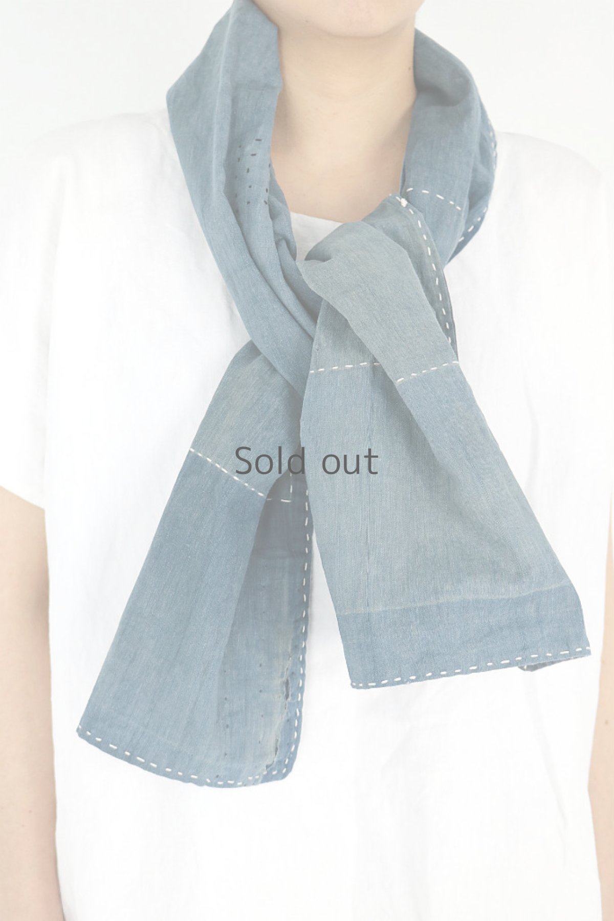 画像2: 【MITSUGU SASAKI】藍染古布　つぎはぎストール（藍・浅葱色） (2)