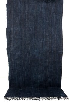 画像2: 【西アフリカ】手織り藍染めの綿（大判）（濃い藍） (2)