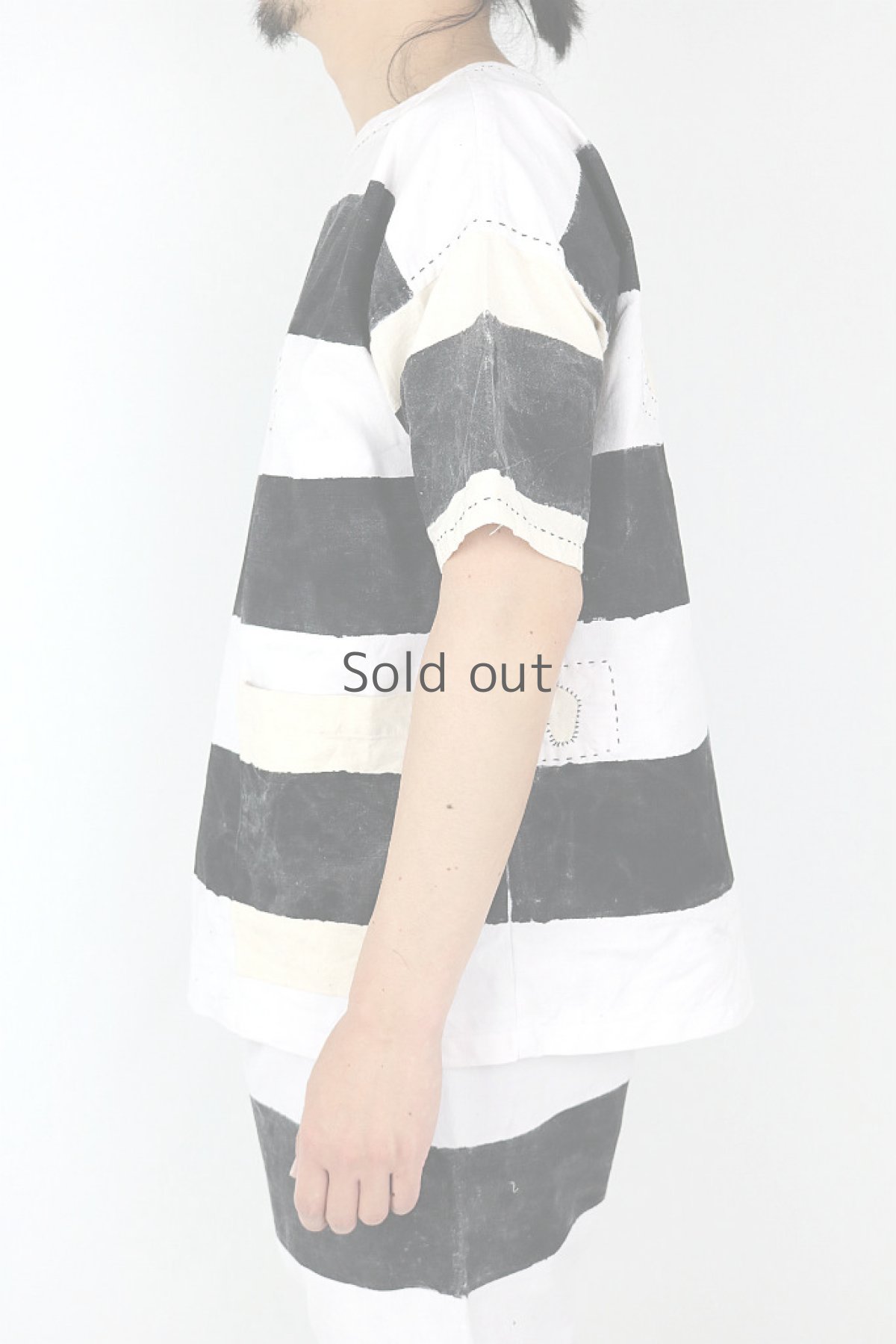 画像2: 【MITSUGU SASAKI】アンティークリネン×ハンドペイント　プリズナースモック（パッチ多め・生成り・黒ボーダー・黒ステッチ） (2)