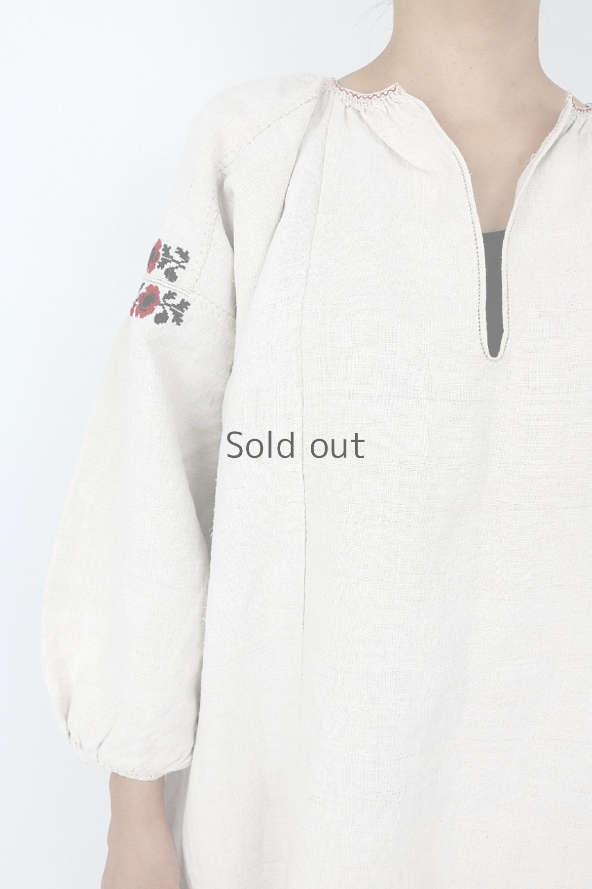 画像4: 【ウクライナ】ウクライナリネン刺繍ワンピース（赤と黒のシンプルなクロスステッチ） (4)