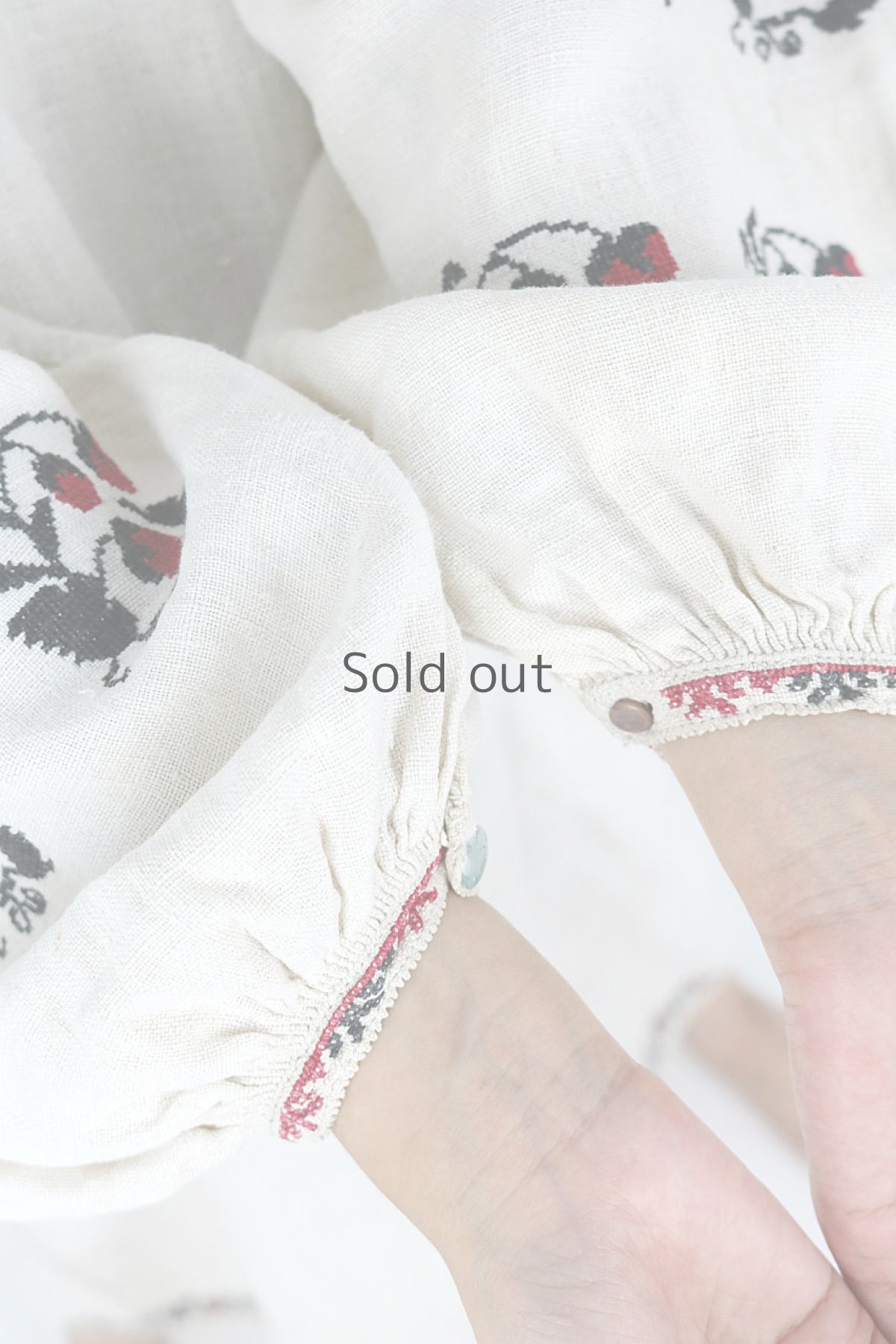 画像13: 【ウクライナ】ウクライナリネン刺繍ワンピース（赤と黒のクロスステッチ多め） (13)