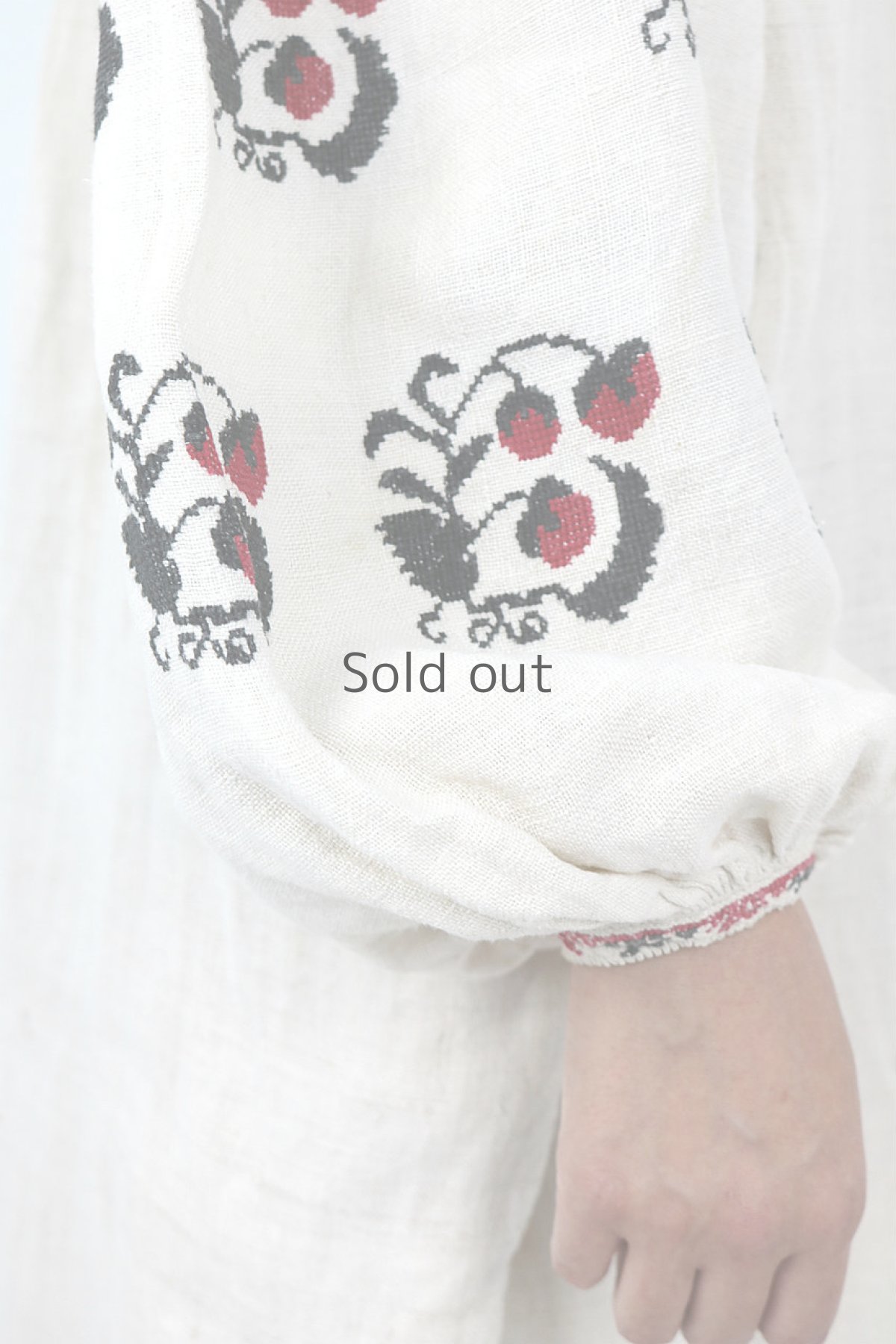 画像9: 【ウクライナ】ウクライナリネン刺繍ワンピース（赤と黒のクロスステッチ多め） (9)