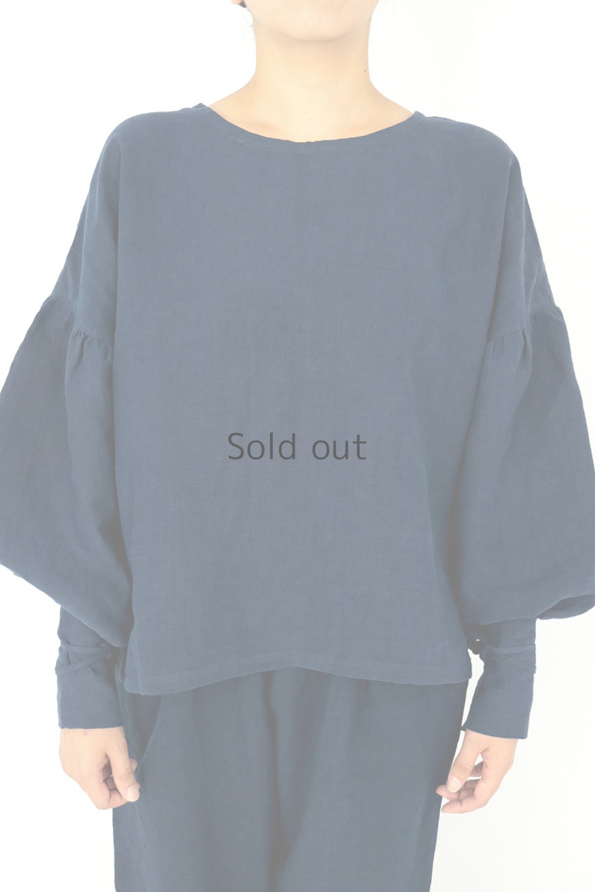 画像2: 【ササキチホ】アンティークリネン×染　バルーン袖ロングカフスブラウス（青藍色） (2)