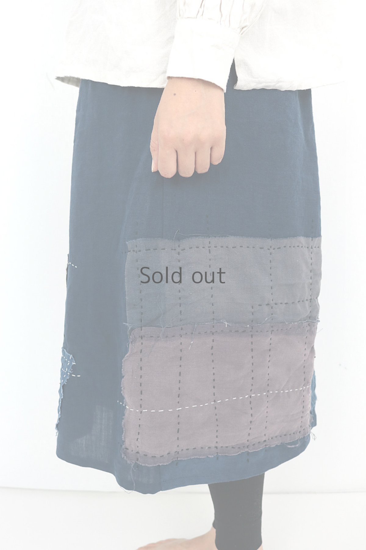 画像3: 【MITSUGU SASAKI】アンティークリネン×染×古布　パッチワーク刺し子スカート（青藍色） (3)