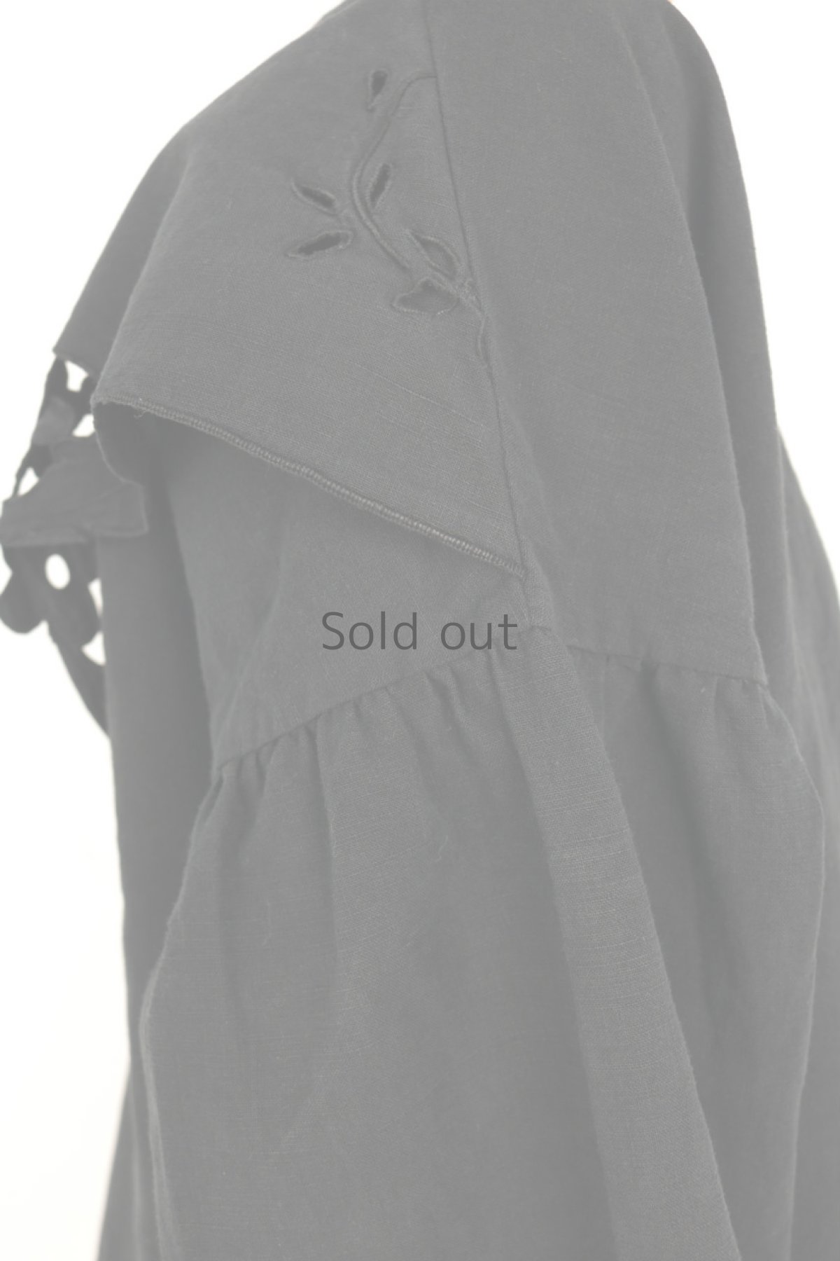 画像7: 【ササキチホ】アンティークリネン×染め　三角ショール風　バルーン袖ブラウス（黒色） (7)