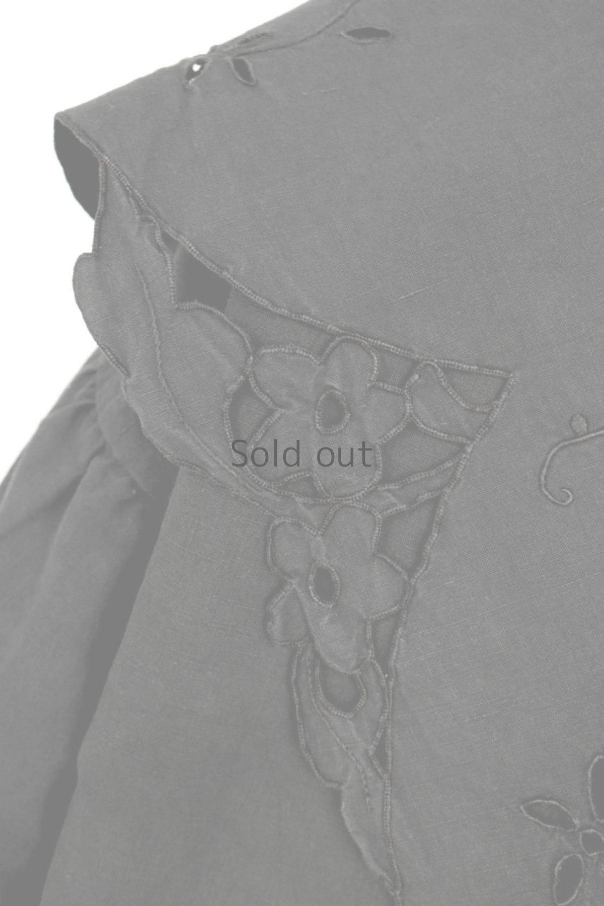 画像8: 【ササキチホ】アンティークリネン×染め　三角ショール風　バルーン袖ブラウス（黒色） (8)