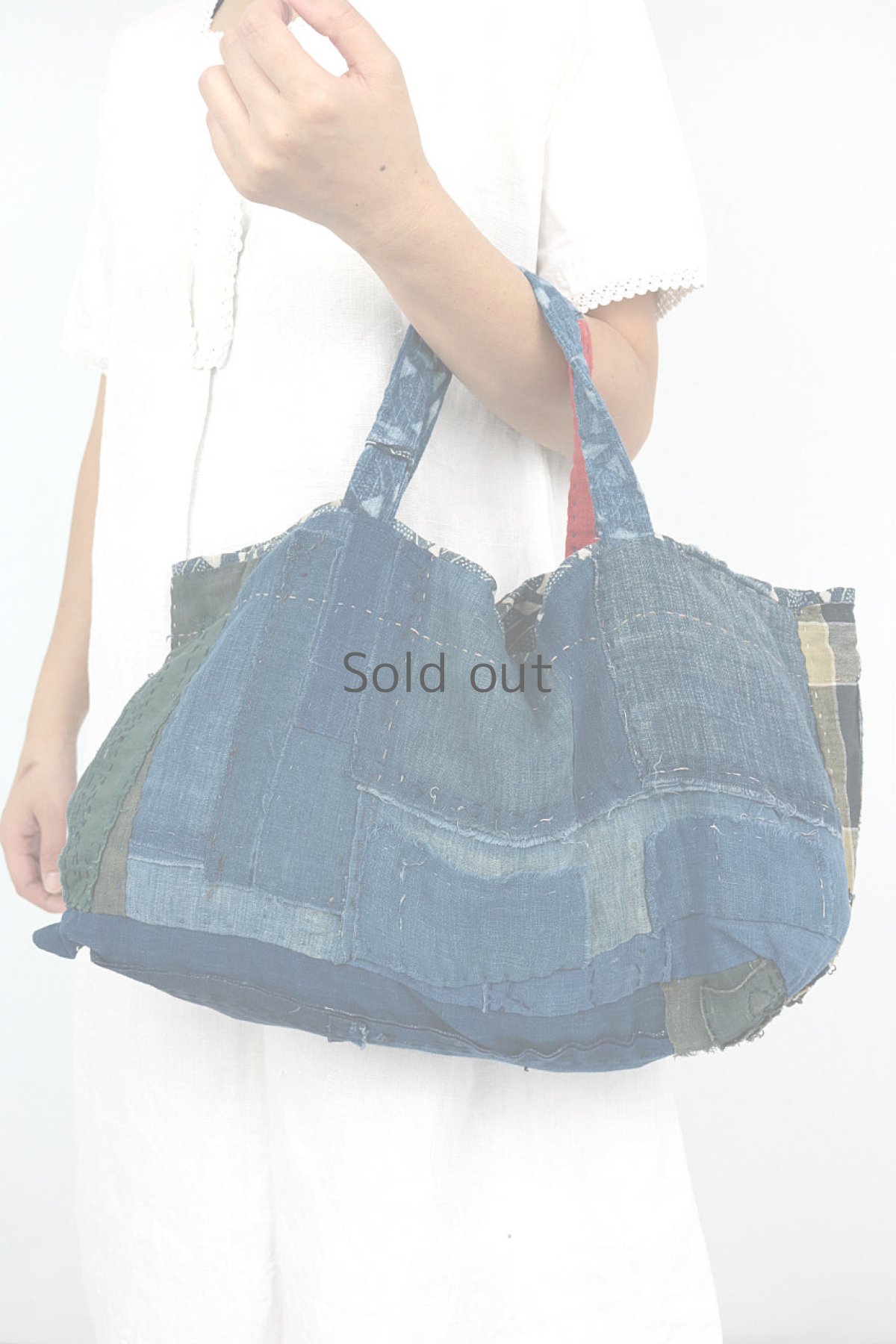 画像9: 【桃雪】藍染襤褸古布　リバーシブル　おおらかよこながバッグ（少しとんがってマス） (9)