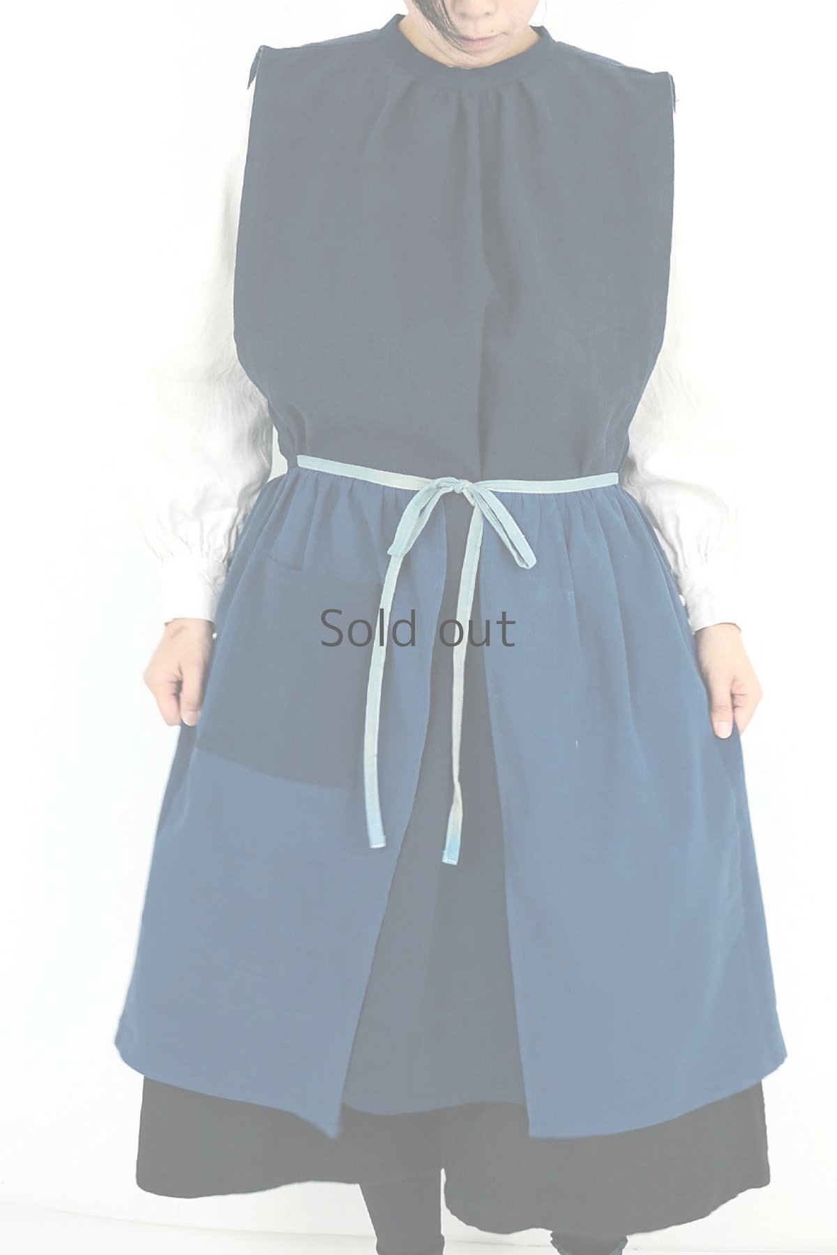 画像5: 【ササキチホ】アンティークリネン×染め　エプロンワンピース（青藍色） (5)