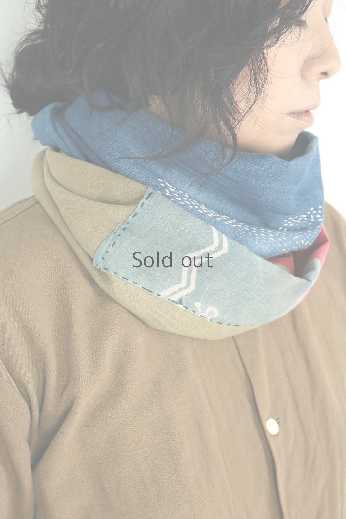 画像2: 【ササキチホ】古布　太めのつぎはぎスヌード（藍と朱色と草木染） (2)