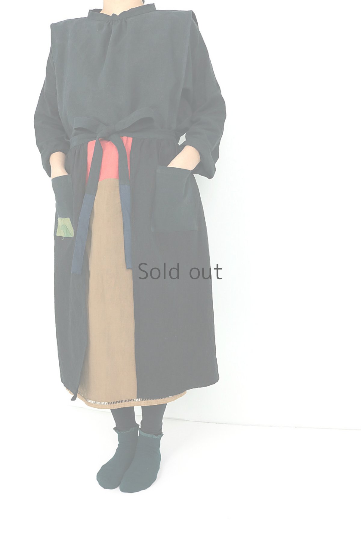 画像4: 【ササキチホ】アンティークリネン×染め　エプロンワンピース（黒と茶） (4)