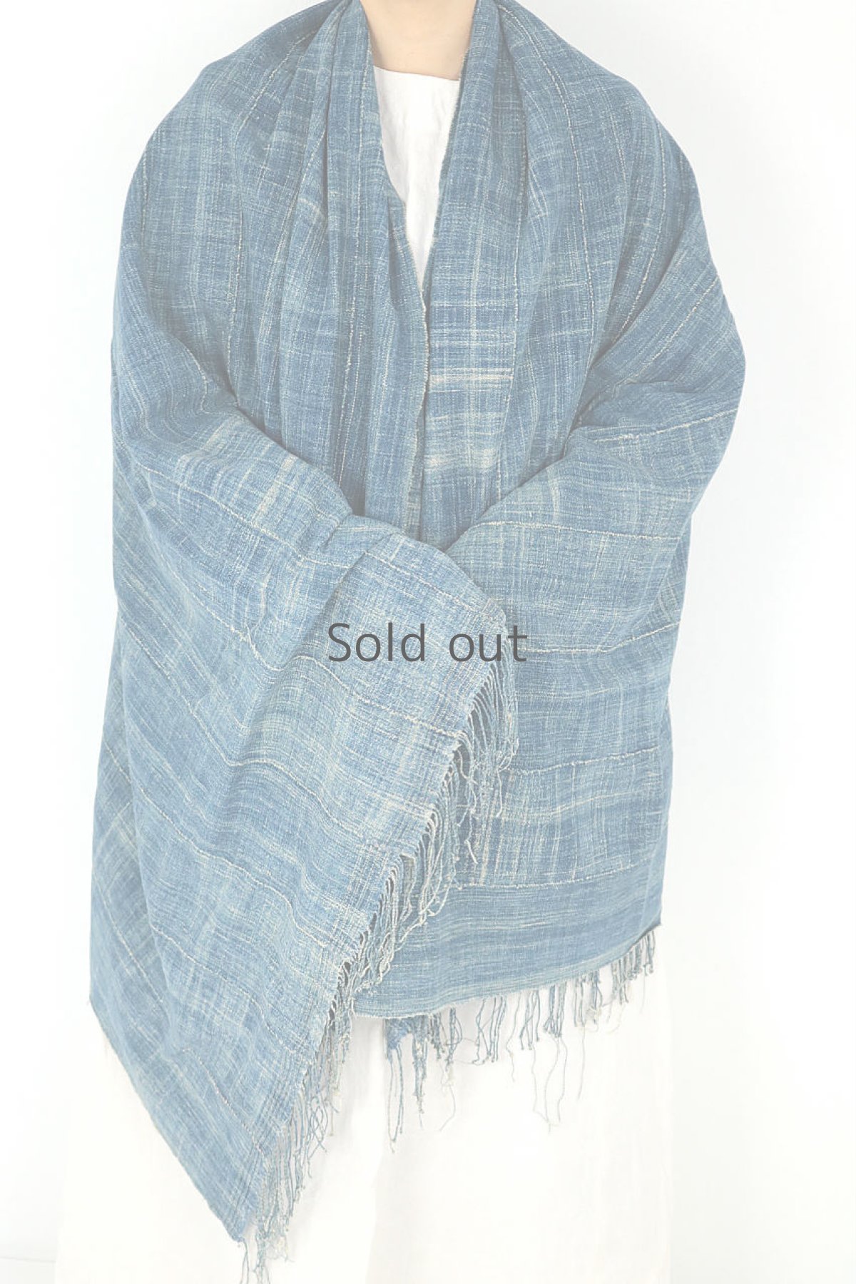 画像9: 【西アフリカ】手織り藍染め綿　大判ショール（中間藍色） (9)