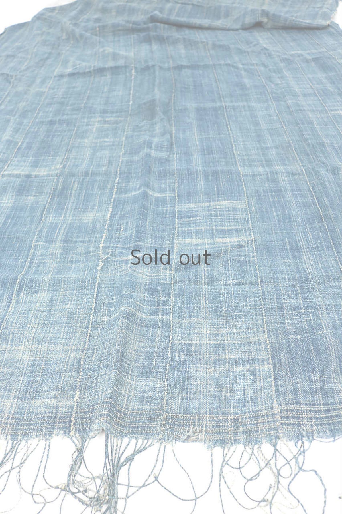 画像2: 【西アフリカ】手織り藍染め綿　大判ショール（中間藍色） (2)