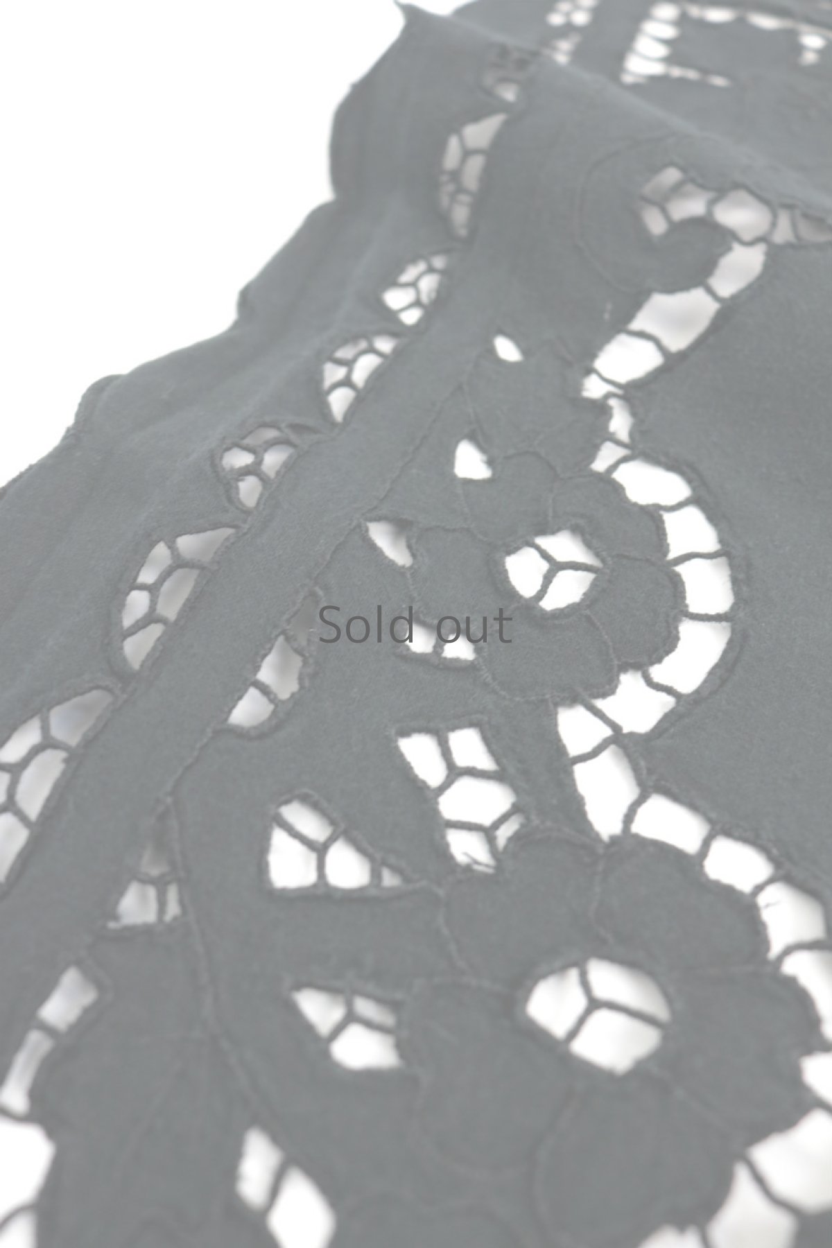 画像5: 【フランス】アンティークレース×染　カットワーク刺繍　敷物（花柄） (5)