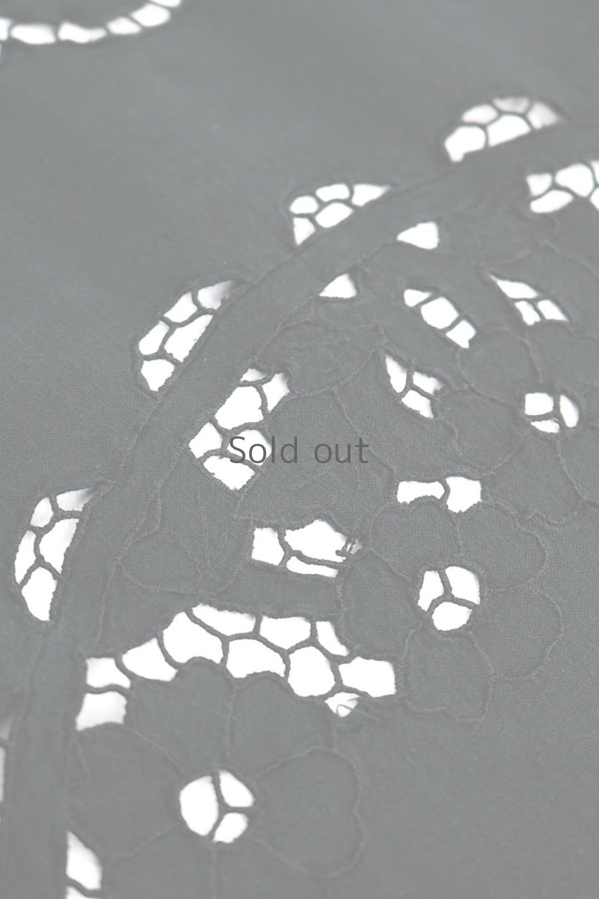 画像3: 【フランス】アンティークレース×染　カットワーク刺繍　敷物（花柄） (3)