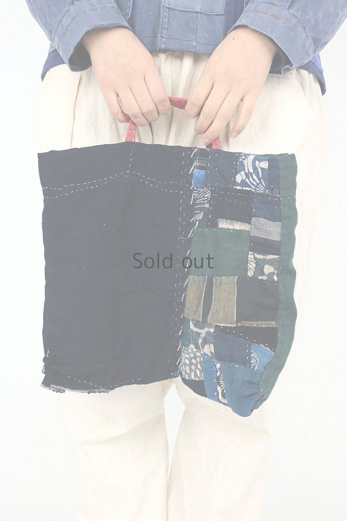 画像2: 【桃雪】藍染古布　ほっそい取っ手のやや小さめバック(リバーシブル) (2)