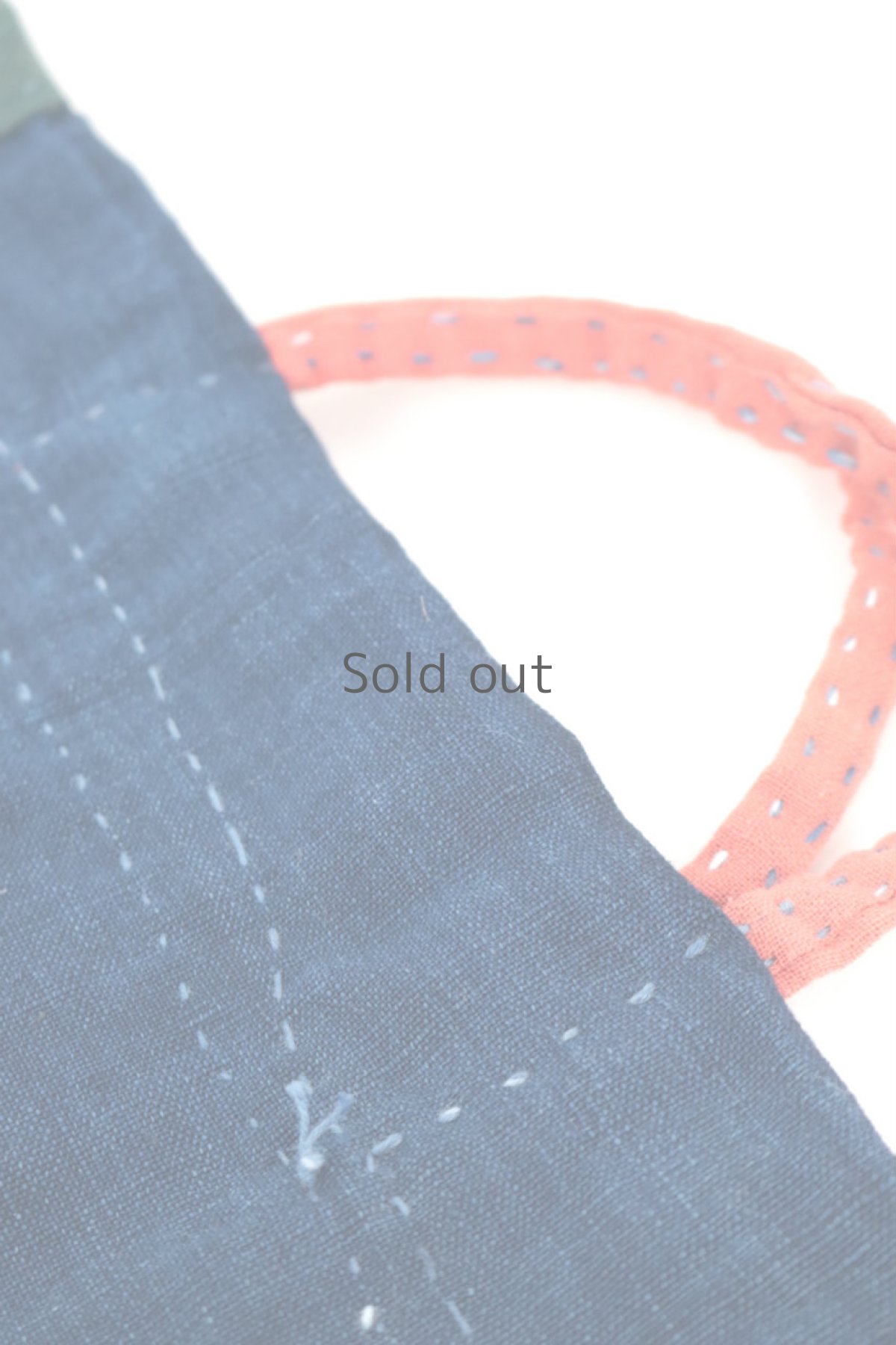 画像8: 【桃雪】藍染古布　ほっそい取っ手のやや小さめバック(リバーシブル) (8)