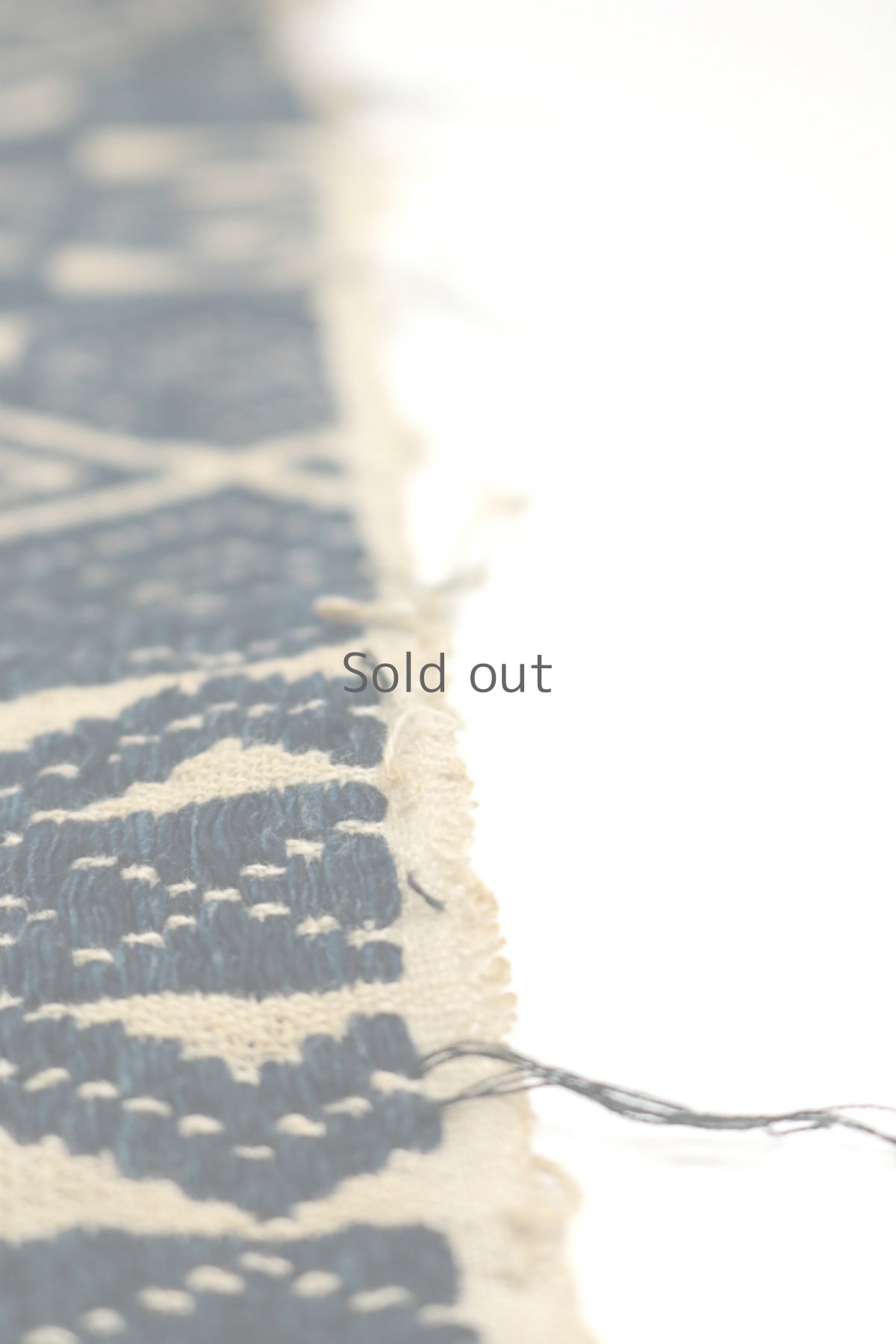 画像9: 【ベトナム】ビンテージ　黒タイ族のブランケットマット(インディゴ/白) (9)