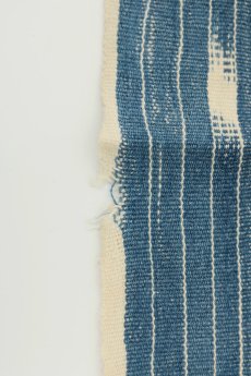 画像8: 【コートジボワール】手織り藍染めストライプ模様の綿（バウレ族/藍と白） (8)