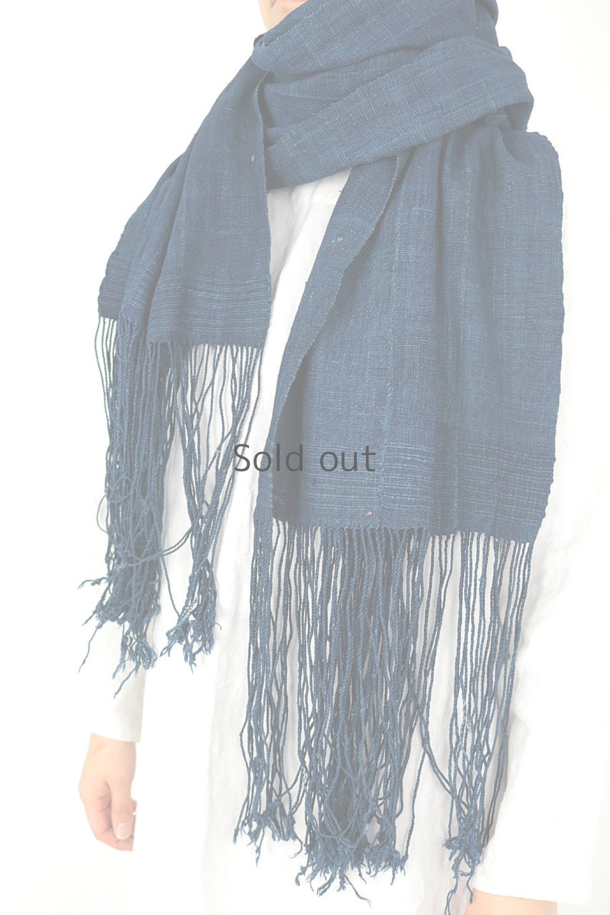 画像2: 【西アフリカ】手織り藍染め綿　ショール（濃い藍色） (2)