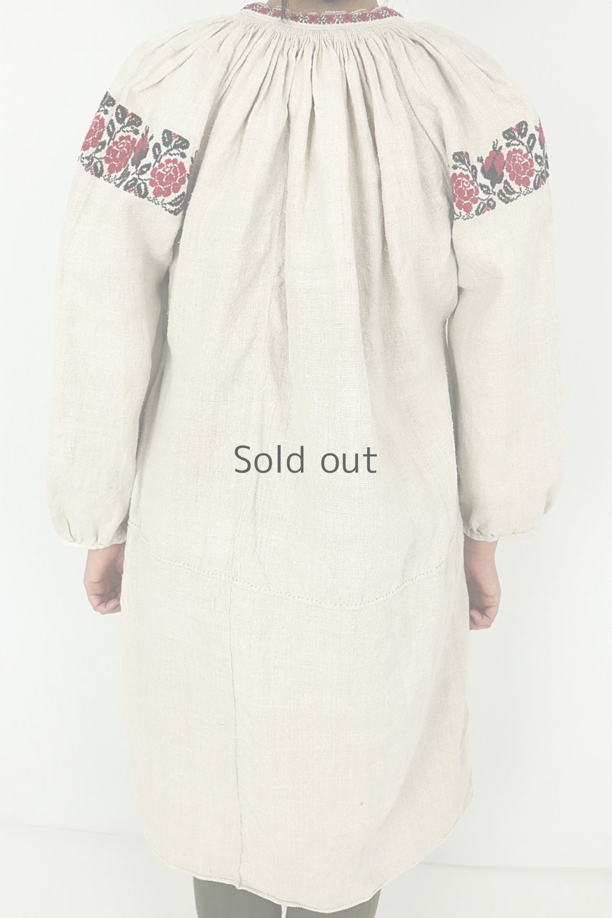 画像4: 【ウクライナ】ウクライナリネン刺繍ワンピース（ギャザー/赤と黒のクロスステッチ） (4)