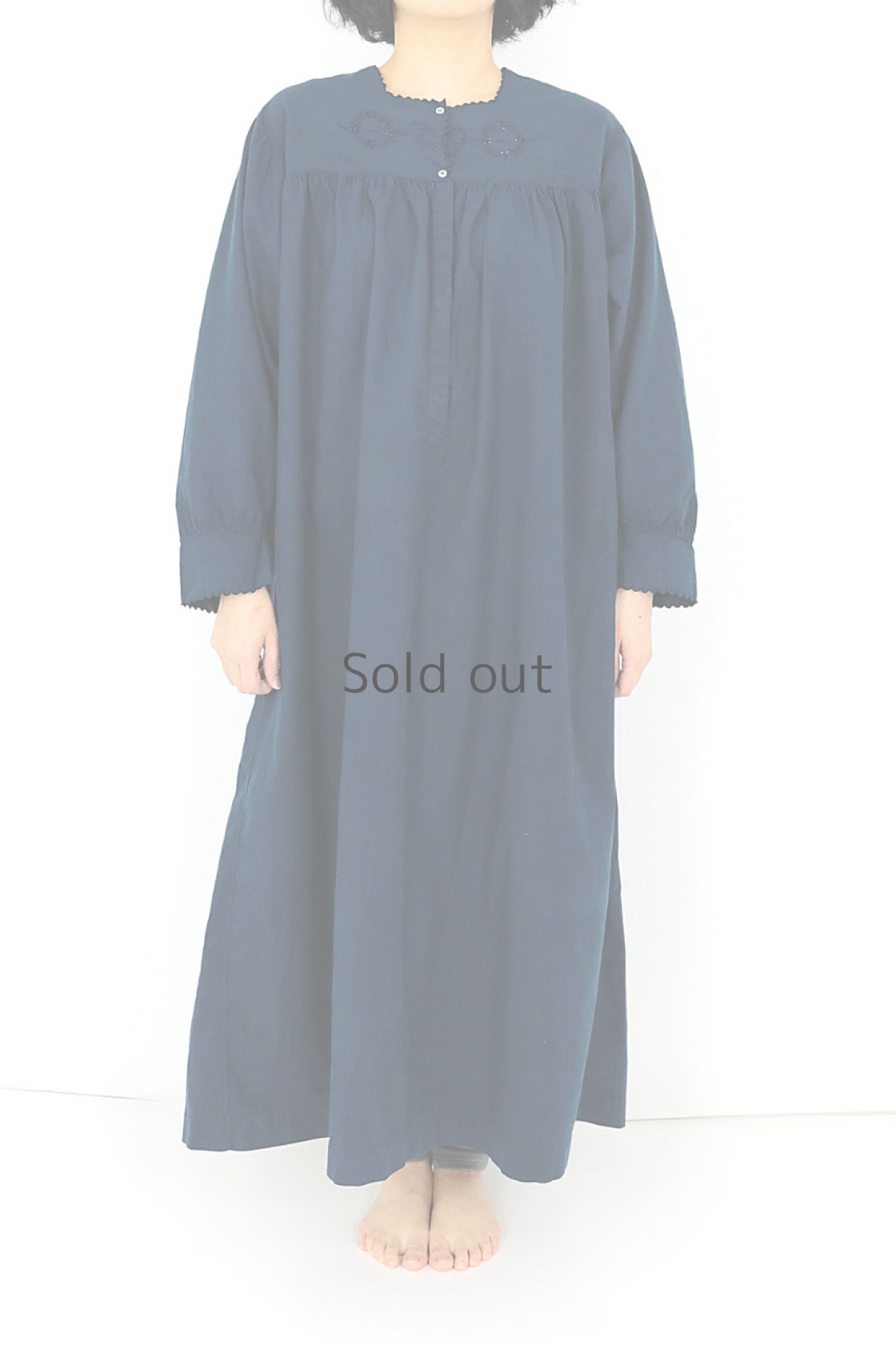 画像2: 【フランス】アンティークコットン×染　長袖ロングワンピース（紺色） (2)