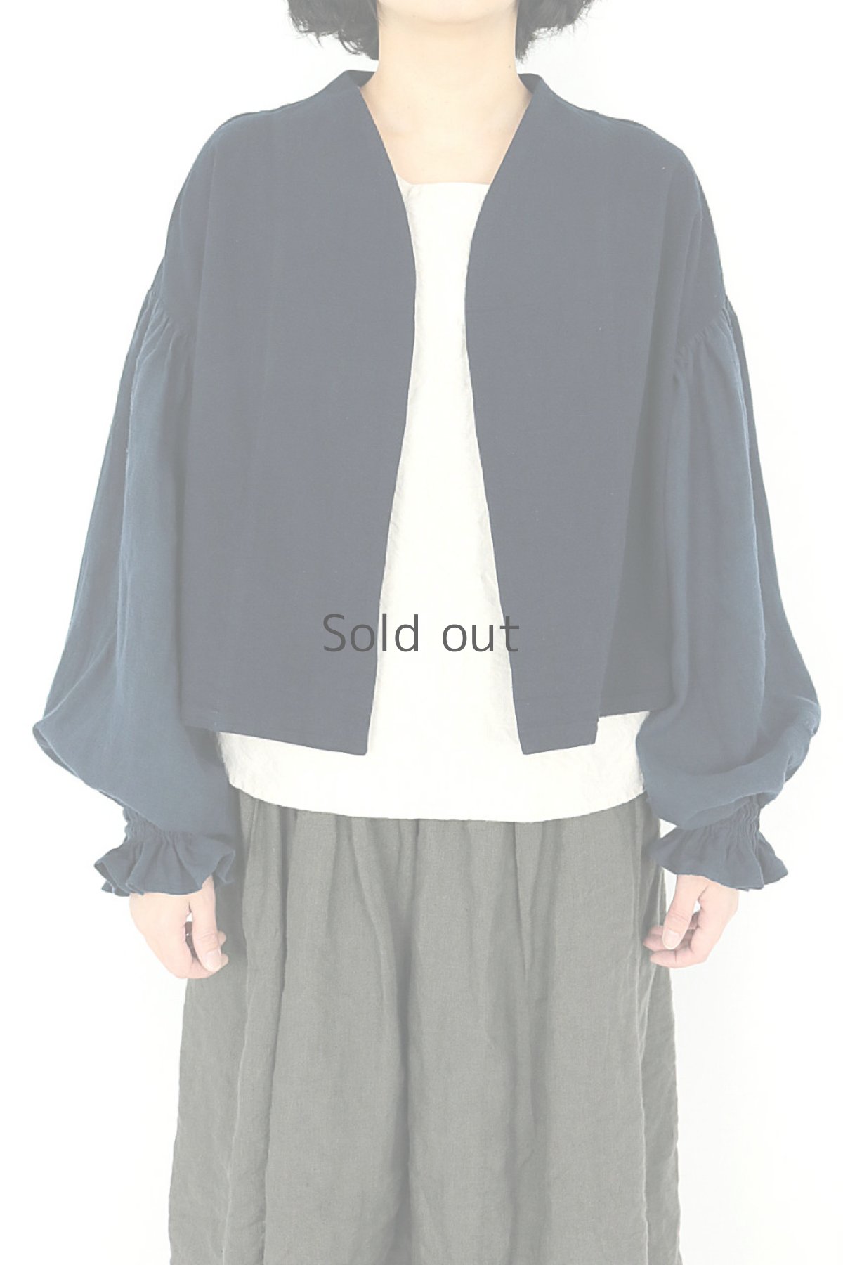 画像2: 【ササキチホ】アンティークリネン×染め　ボリュームパフスリーブブラウス（紺色) (2)