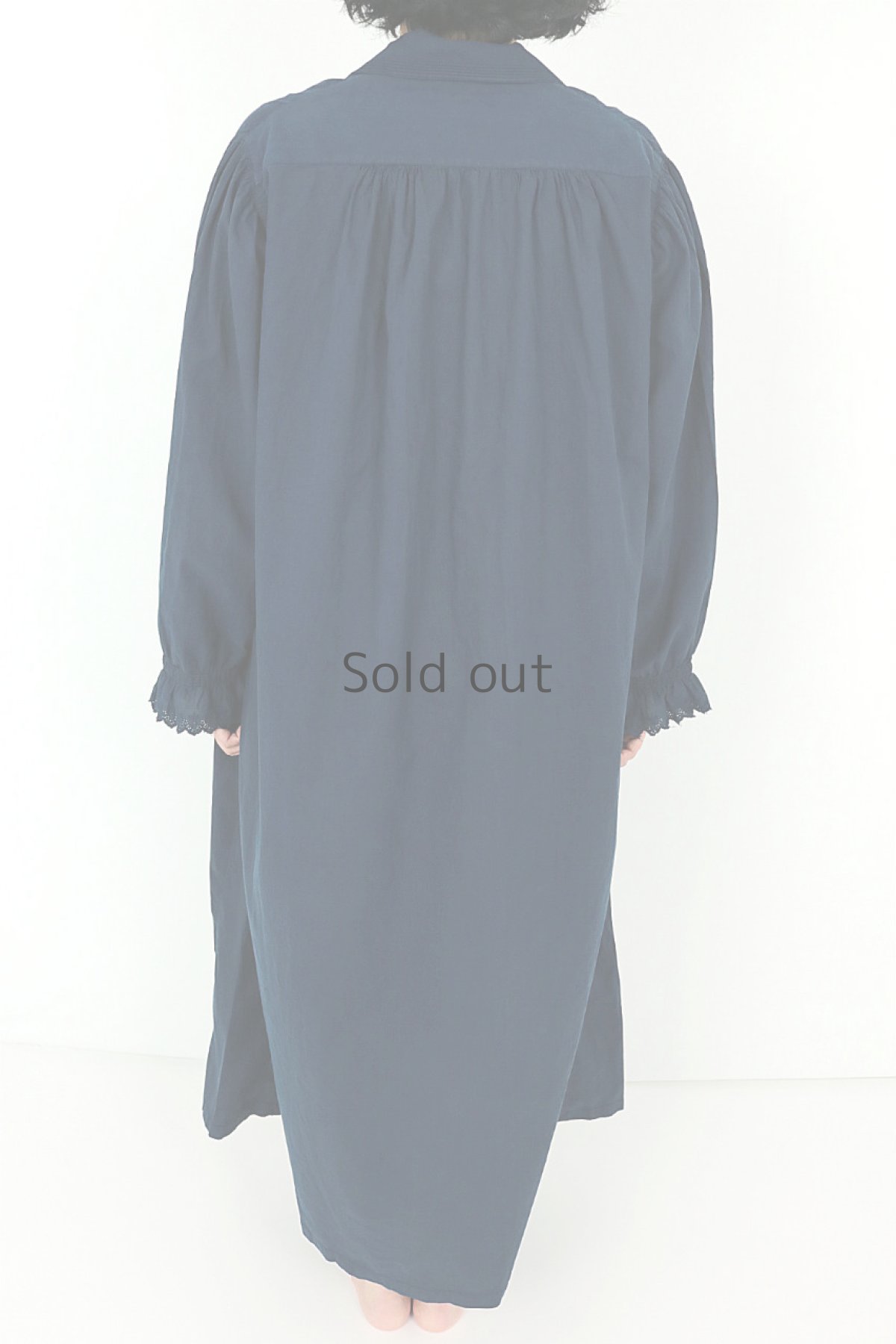 画像4: 【フランス】アンティークコットン×染　長袖フリルロングワンピース（紺色/ダメージあり） (4)