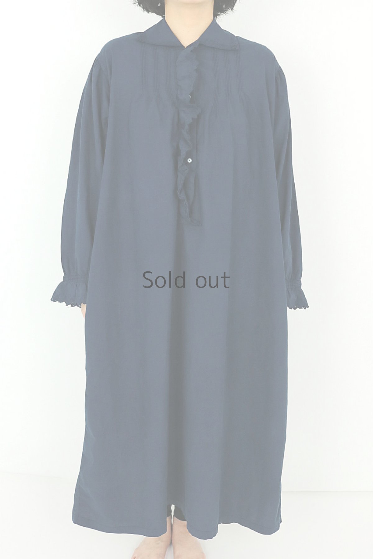 画像2: 【フランス】アンティークコットン×染　長袖フリルロングワンピース（紺色/ダメージあり） (2)