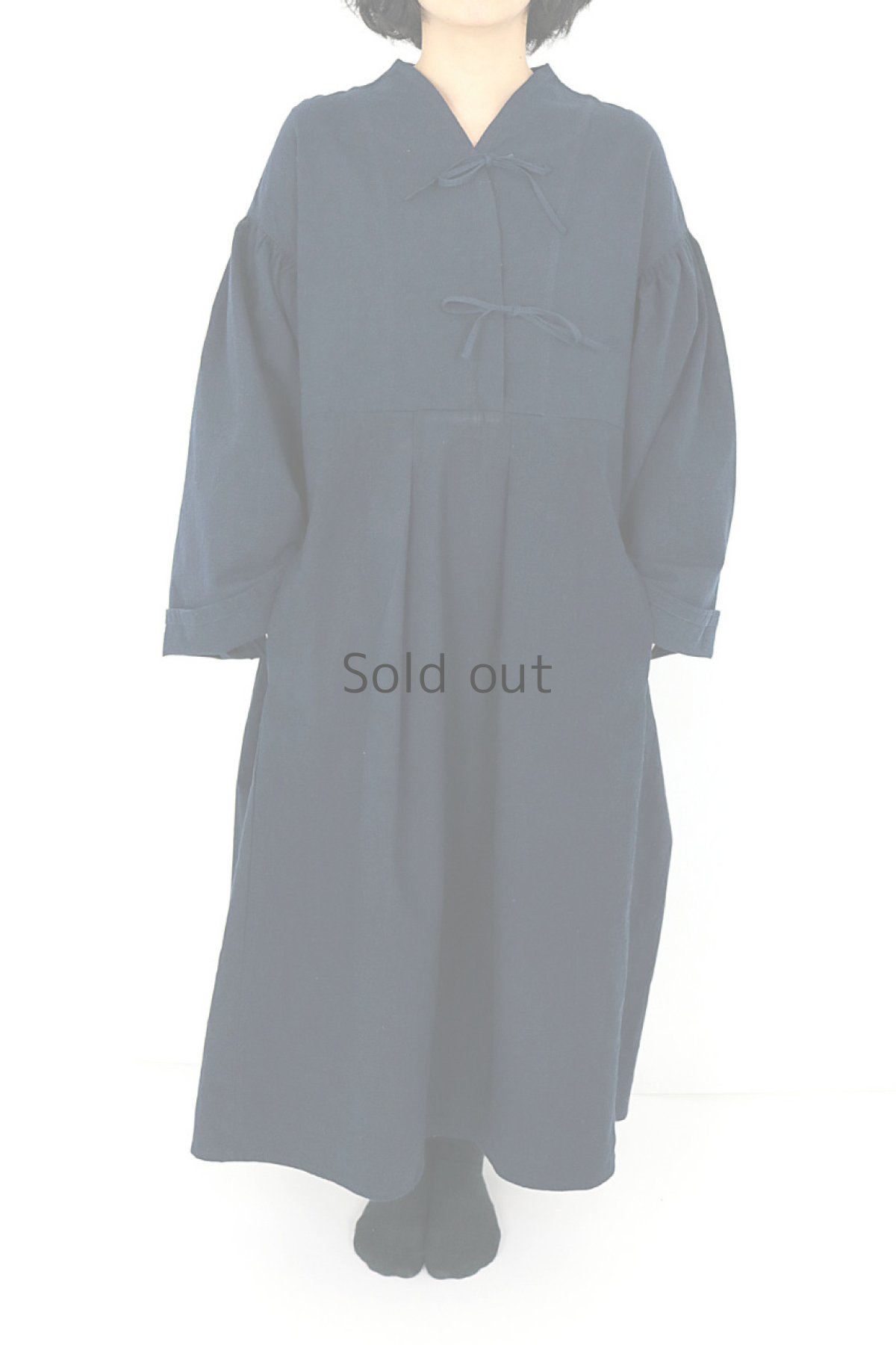 画像2: 【ササキチホ】アンティークリネン×染め　モンゴリアンオーバーワンピース（紺色） (2)