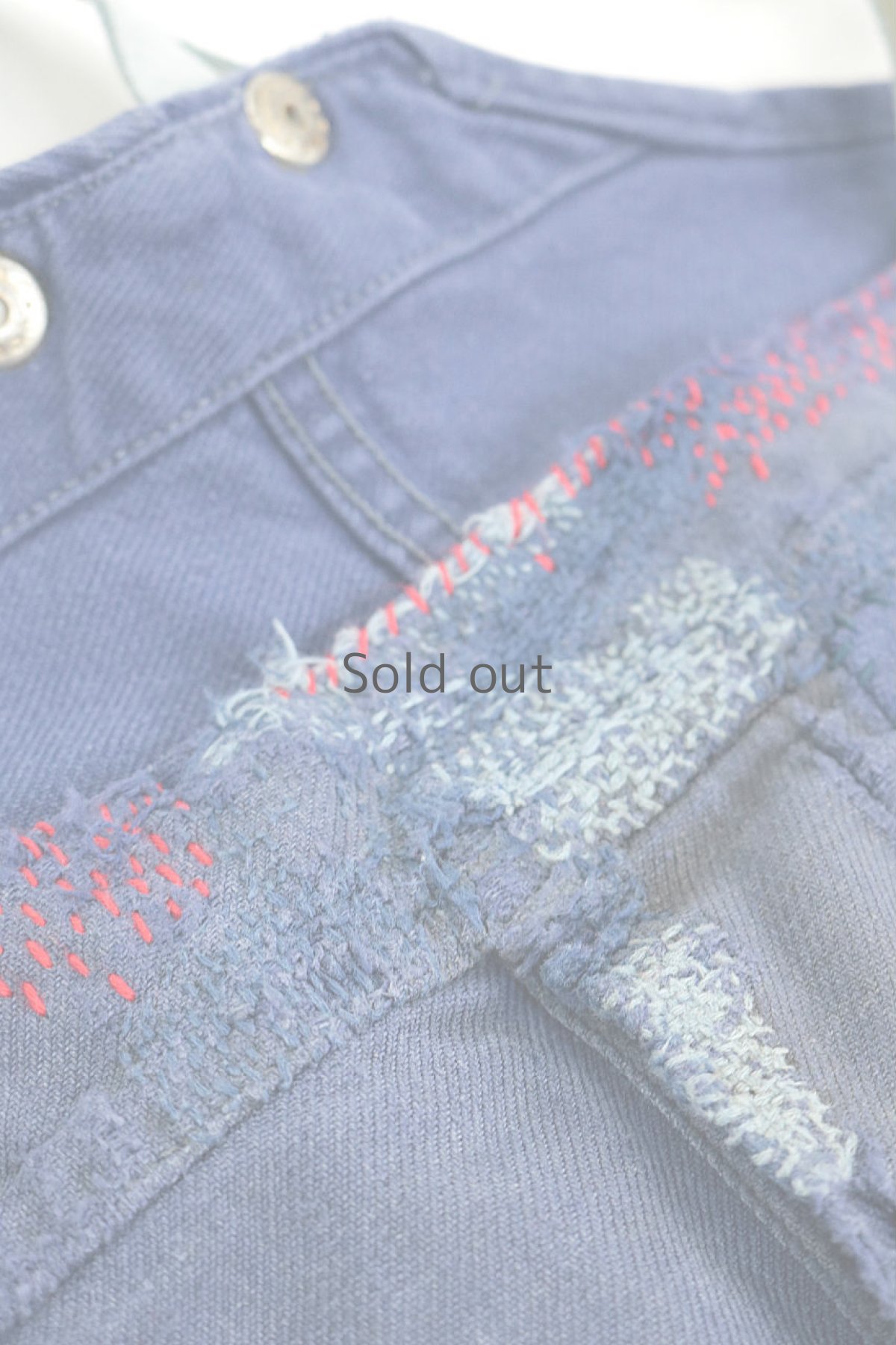 画像12: 【MITSUGU SASAKI】ビンテージリメイク　刺し子リペア　半分オーバーオール（サスペンダー付き） (12)