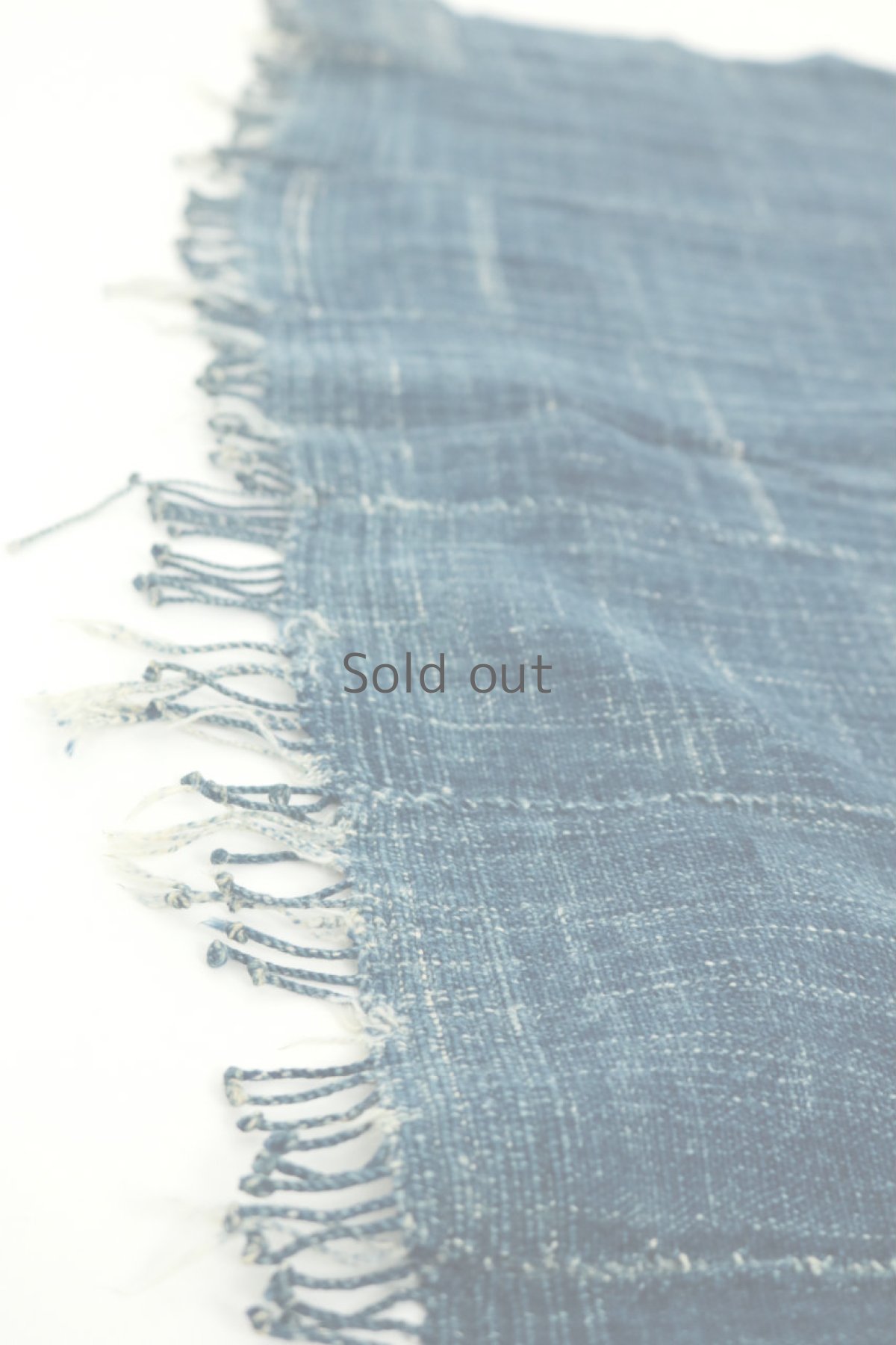 画像4: 【西アフリカ】手織り藍染め綿　大判ショール（中間藍色） (4)