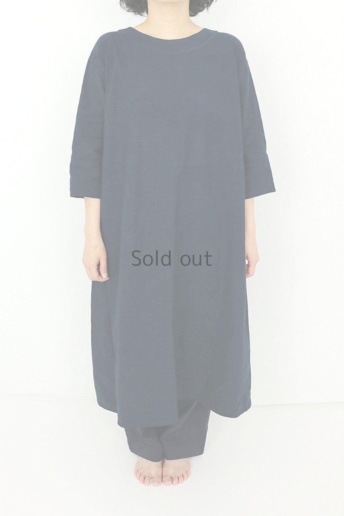 画像2: 【ササキチホ】アンティークリネン×染め Aラインワンピース(紺/七分袖) (2)