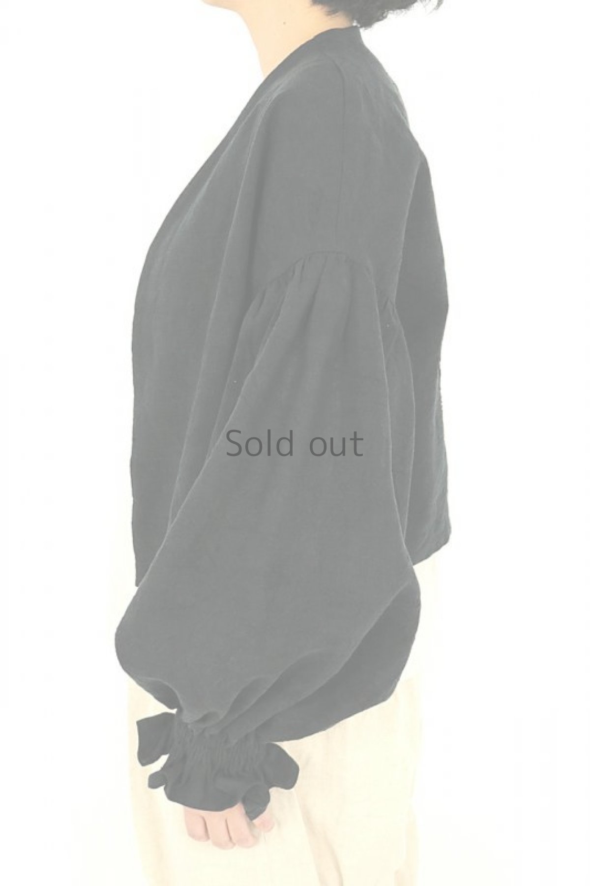 画像3: 【ササキチホ】アンティークリネン×染め　ボリュームパフスリーブブラウス（黒色/イニシャル刺繍) (3)