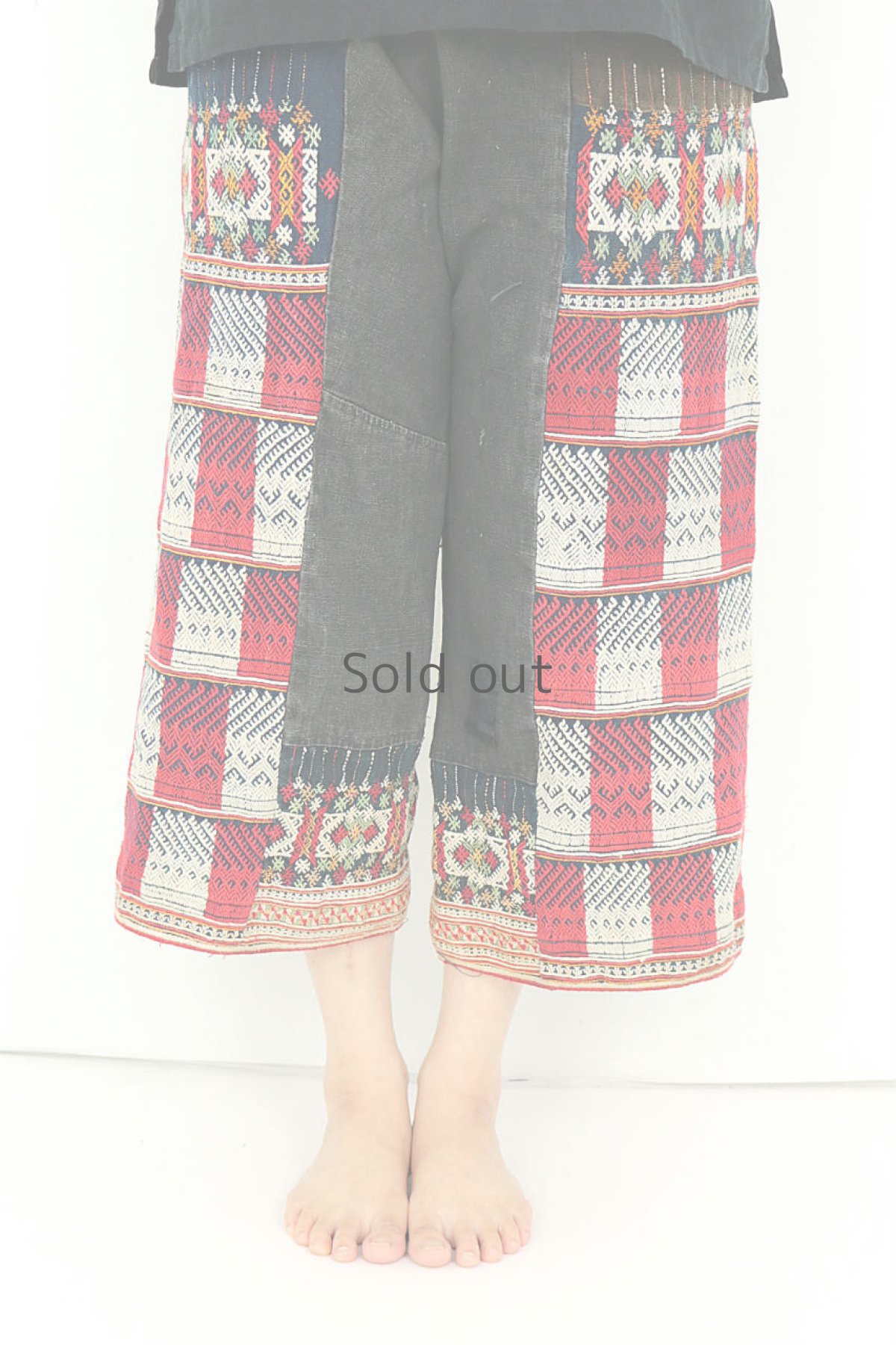 画像2: 【ベトナム】ビンテージ　グレーコットン　刺繍入りパンツ（赤ザオ族） (2)