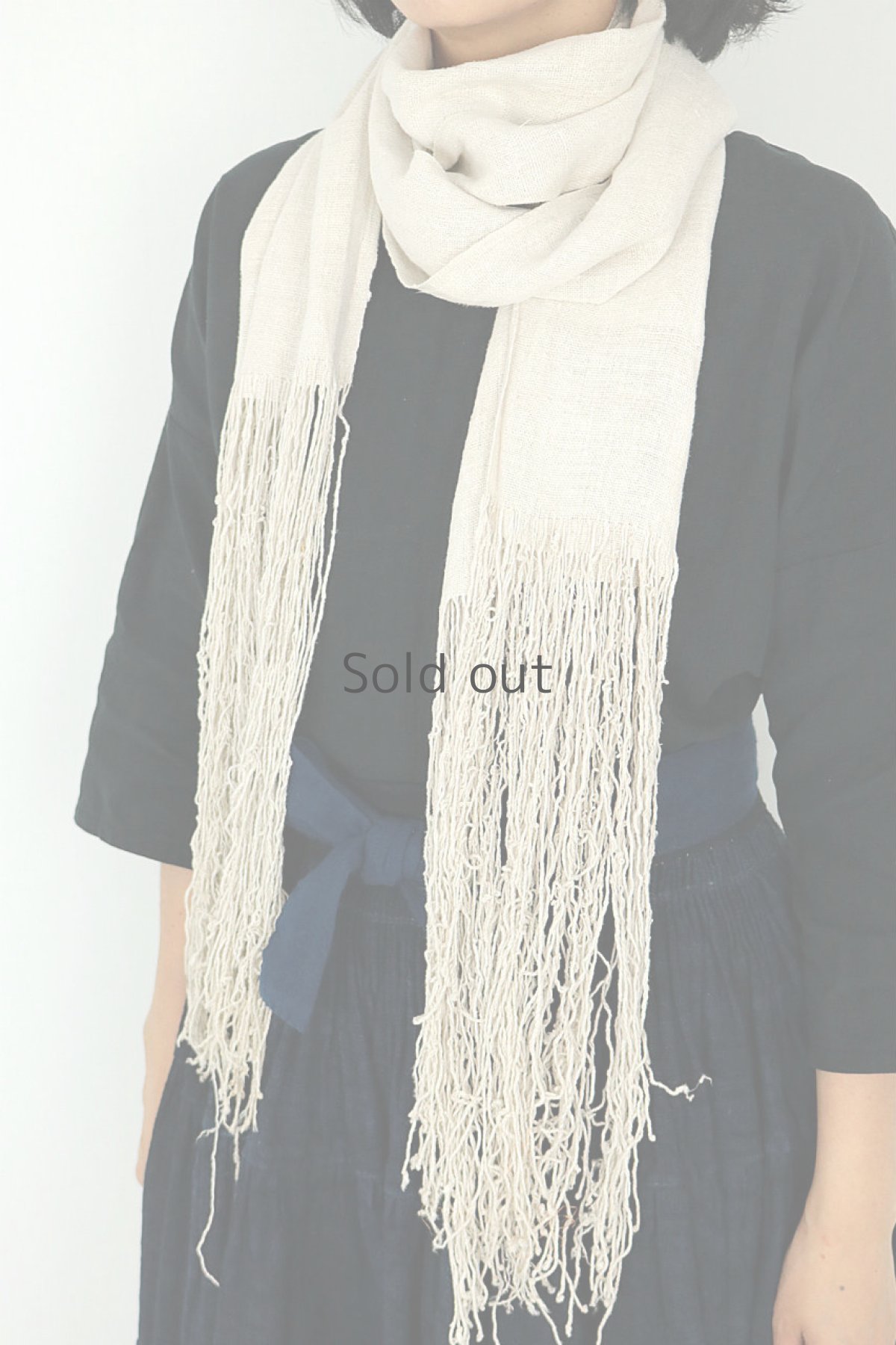 画像2: 【ベトナム】ビンテージ 手織り麻の白スカーフ（モン族） (2)