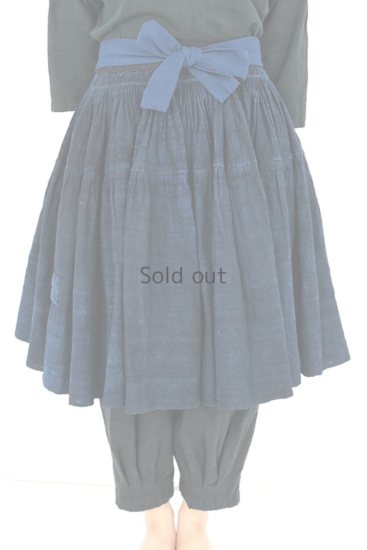 画像2: 【ベトナム】ビンテージ　ダークインディゴコットン　巻きエプロンスカート（モン族） (2)