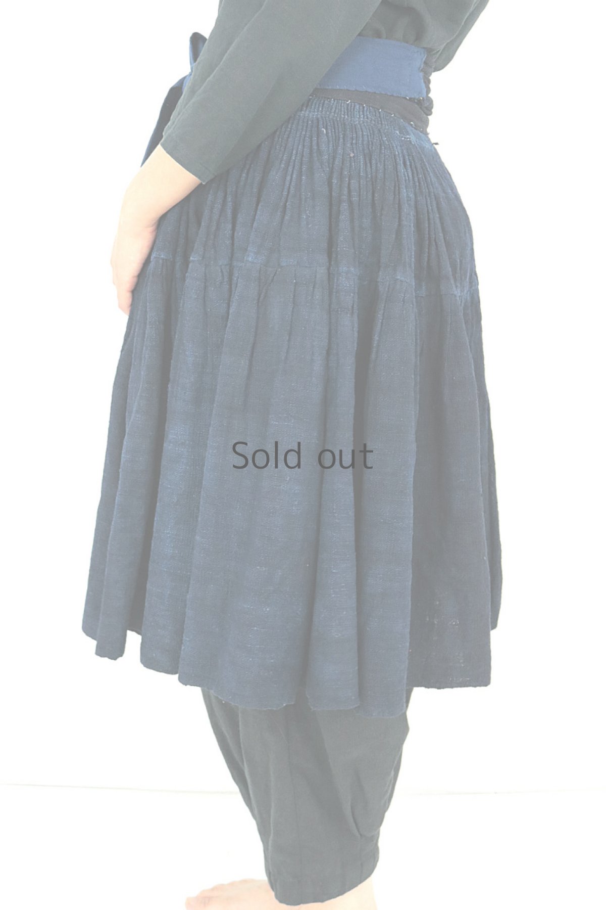 画像3: 【ベトナム】ビンテージ　ダークインディゴコットン　巻きエプロンスカート（モン族） (3)